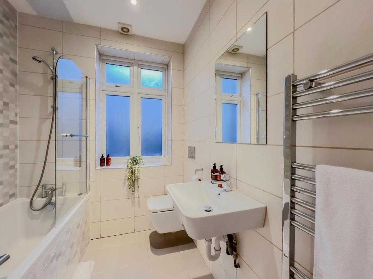 Prime Location Camden Luxury Apt Sleeps 6 런던 외부 사진