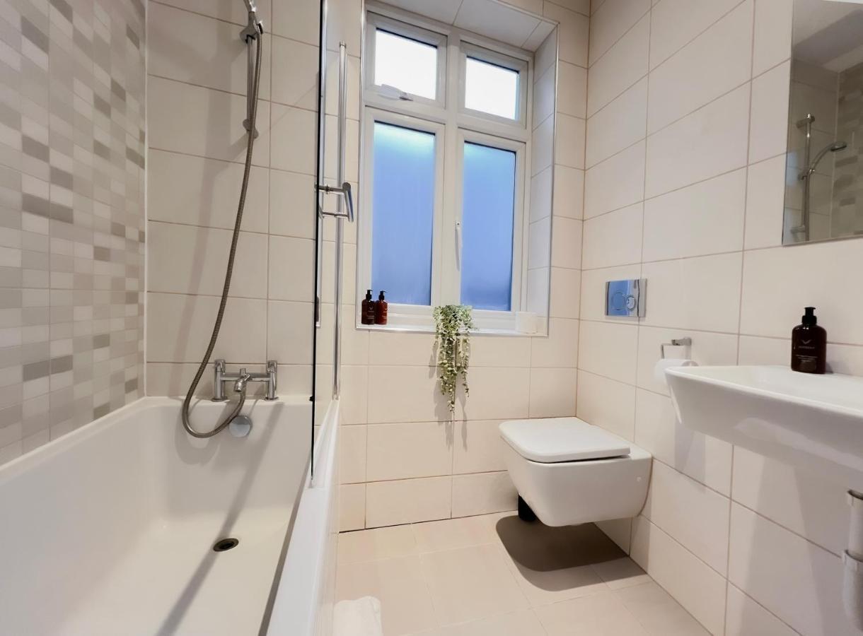 Prime Location Camden Luxury Apt Sleeps 6 런던 외부 사진